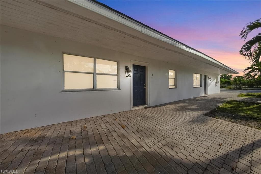 2463 Washington AVE, NAPLES FL 34112-39