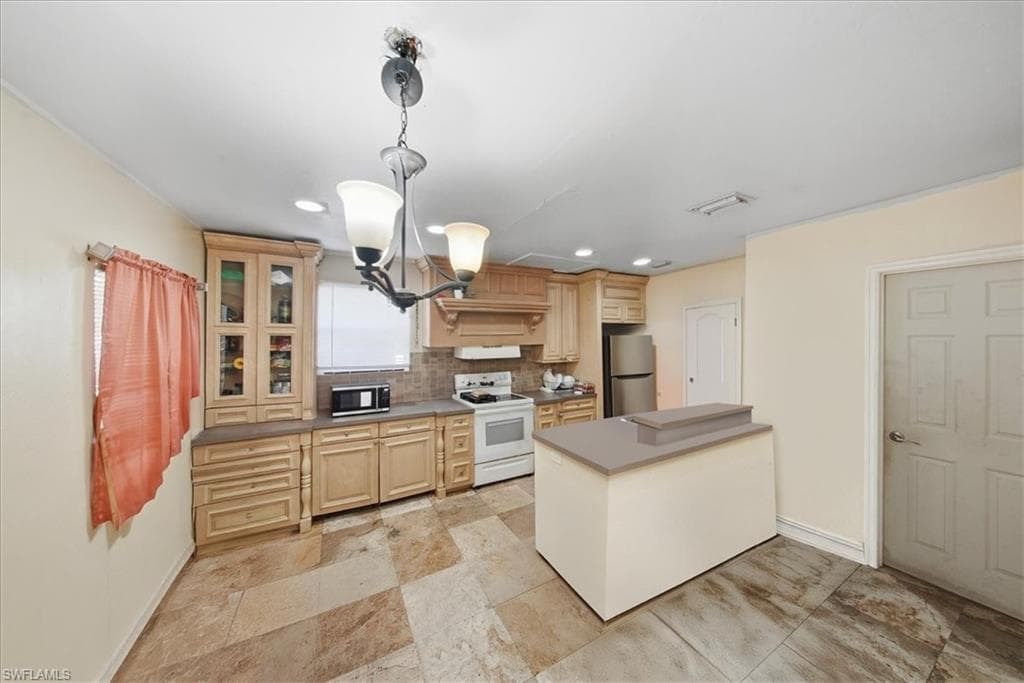 2463 Washington AVE, NAPLES FL 34112-34