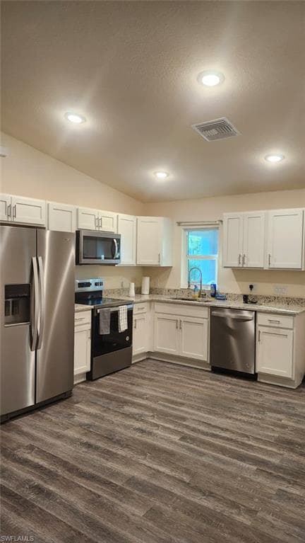 575 Oakshire LN, LEHIGH ACRES FL 33972-1