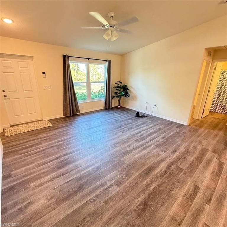 575 Oakshire LN, LEHIGH ACRES FL 33972-8