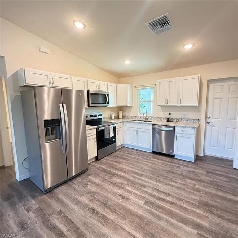 575 Oakshire LN, LEHIGH ACRES FL 33972-9