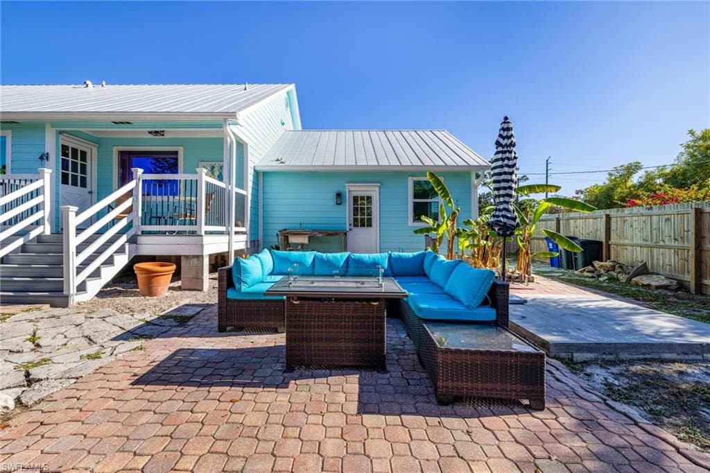 20520 Pine Tree LN, ESTERO FL 33928-22