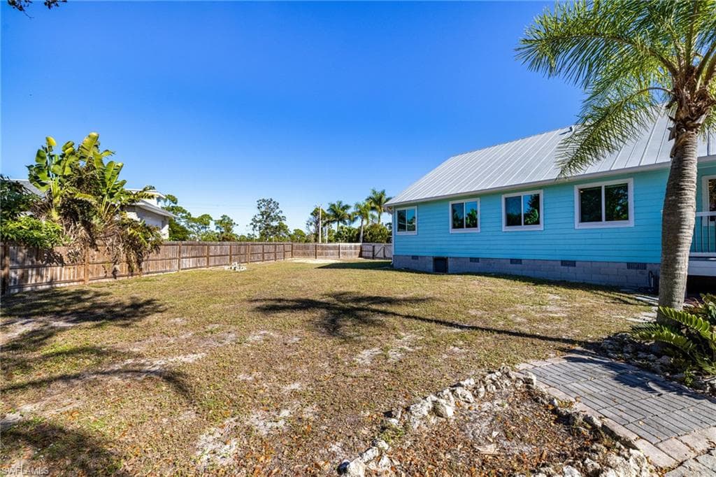 20520 Pine Tree LN, ESTERO FL 33928-26