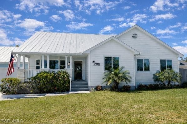 20520 Pine Tree LN, ESTERO FL 33928-1