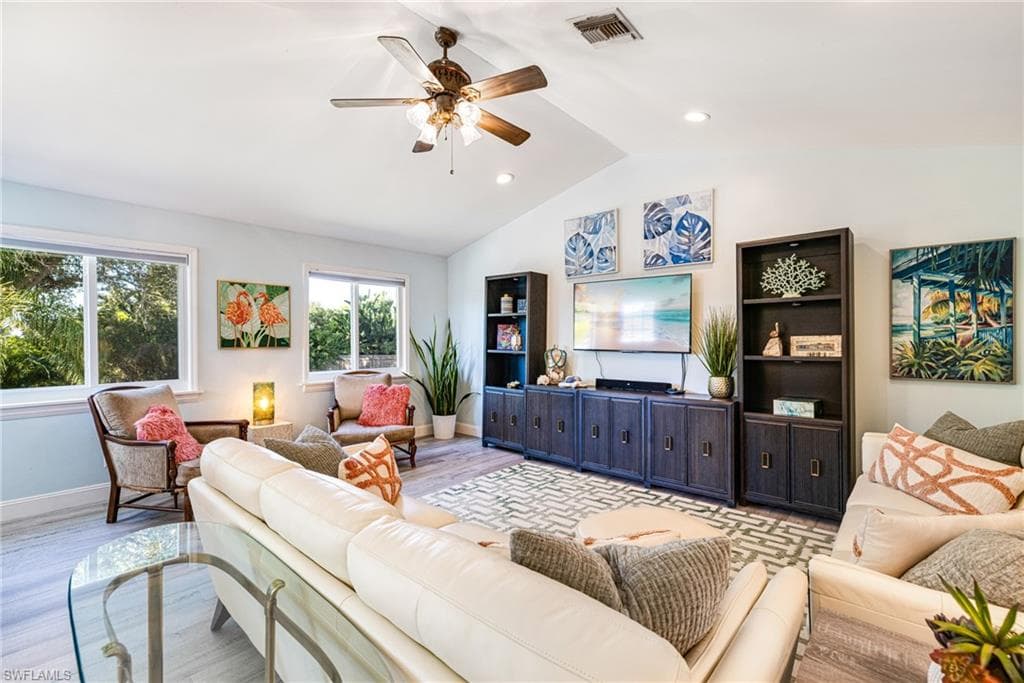 20520 Pine Tree LN, ESTERO FL 33928-5