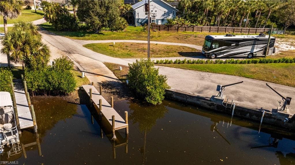 20520 Pine Tree LN, ESTERO FL 33928-25