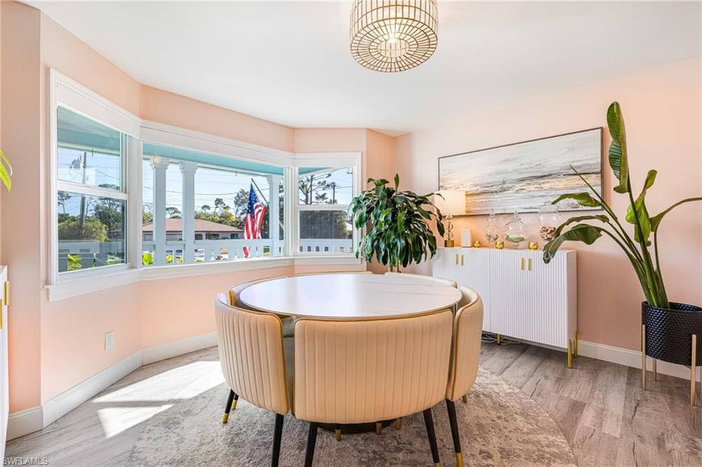 20520 Pine Tree LN, ESTERO FL 33928-6