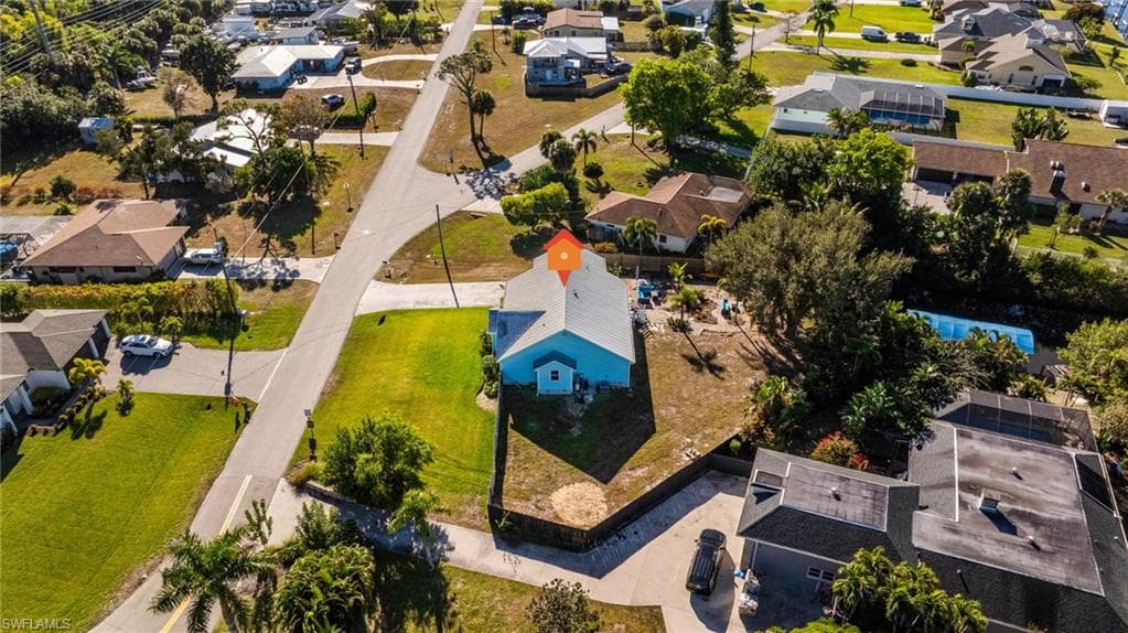 20520 Pine Tree LN, ESTERO FL 33928-31