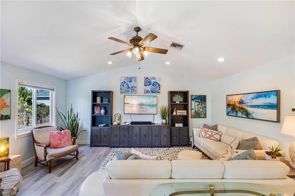 20520 Pine Tree LN, ESTERO FL 33928-4