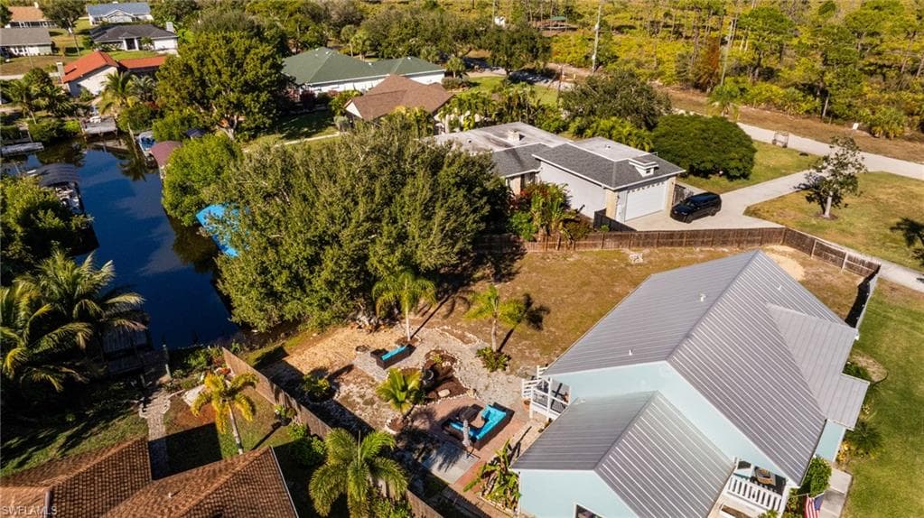 20520 Pine Tree LN, ESTERO FL 33928-32