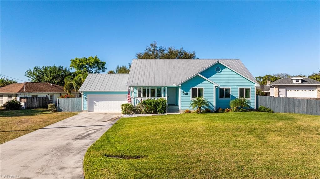 20520 Pine Tree LN, ESTERO FL 33928-34