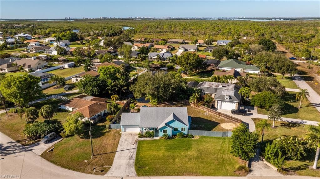 20520 Pine Tree LN, ESTERO FL 33928-28