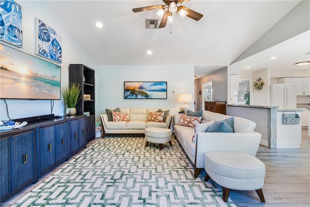 20520 Pine Tree LN, ESTERO FL 33928-3