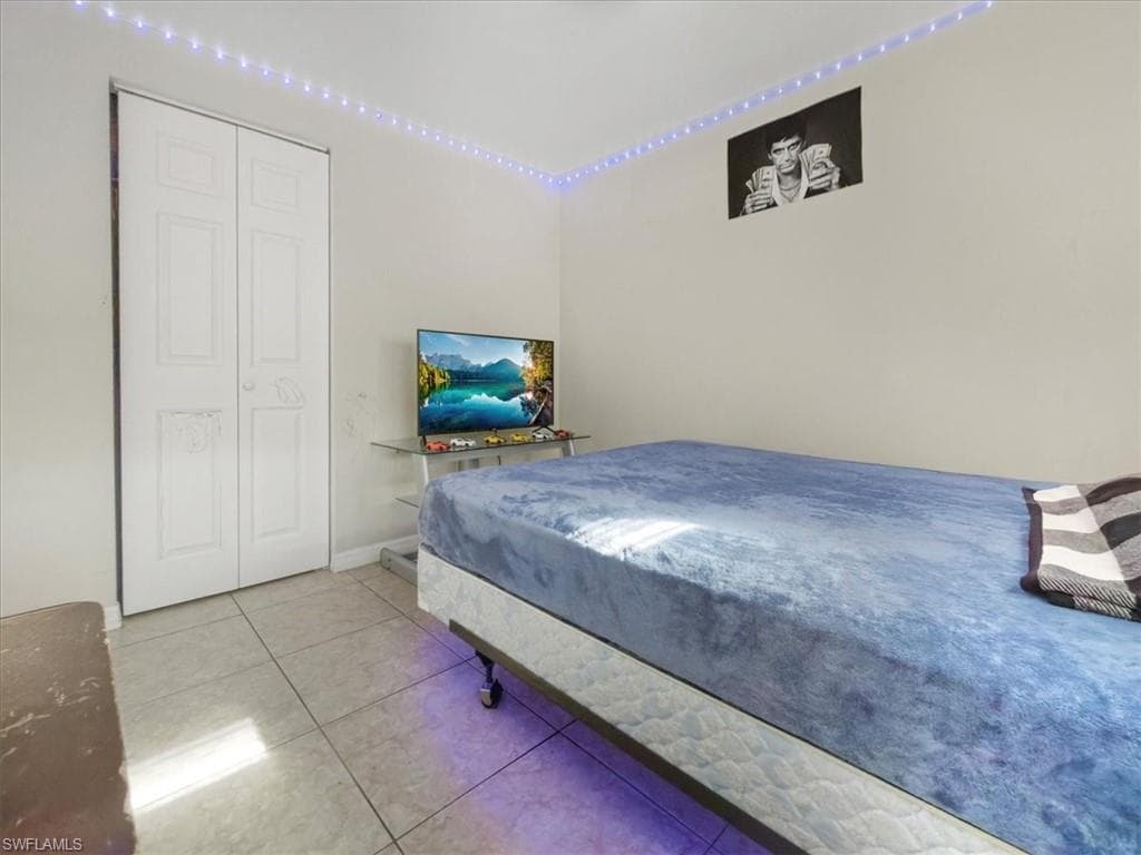 2495 Bayside ST, NAPLES FL 34112-22