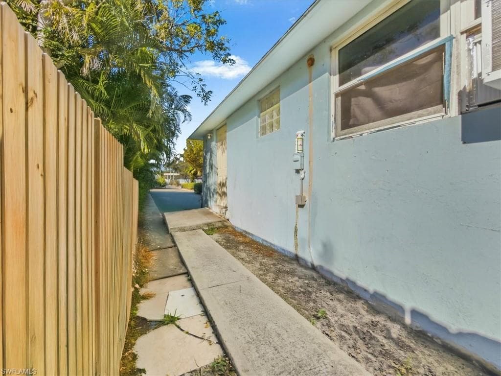 2495 Bayside ST, NAPLES FL 34112-26
