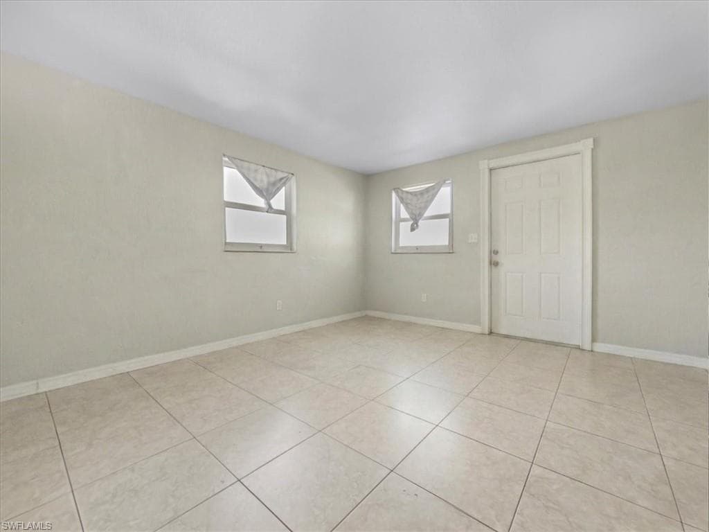 2495 Bayside ST, NAPLES FL 34112-15