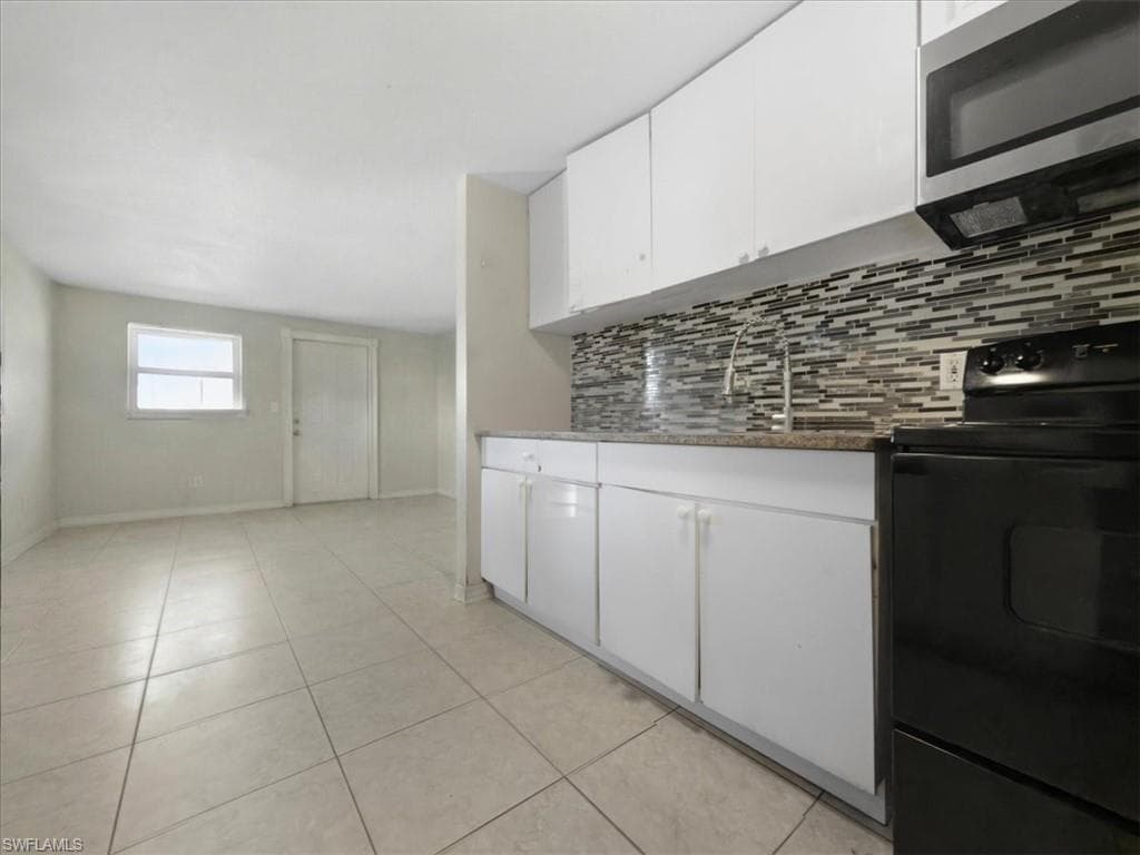 2495 Bayside ST, NAPLES FL 34112-11