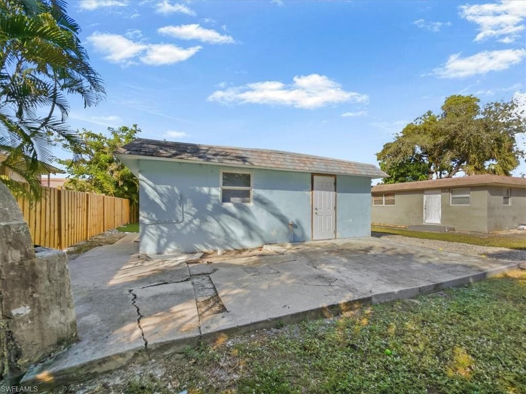 2495 Bayside ST, NAPLES FL 34112-25