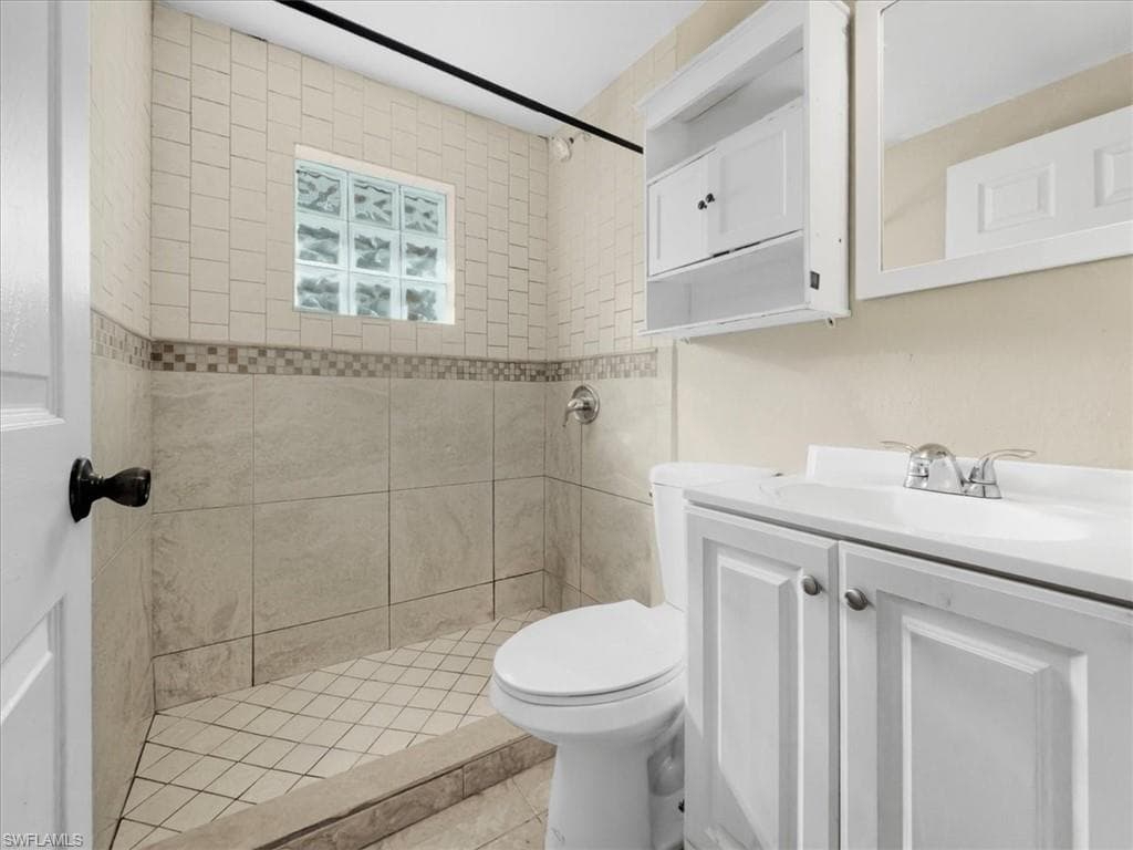 2495 Bayside ST, NAPLES FL 34112-21