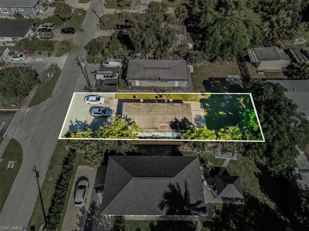 2495 Bayside ST, NAPLES FL 34112-2