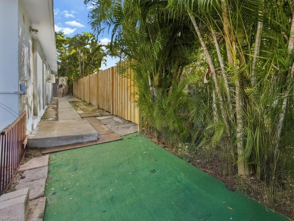 2495 Bayside ST, NAPLES FL 34112-27