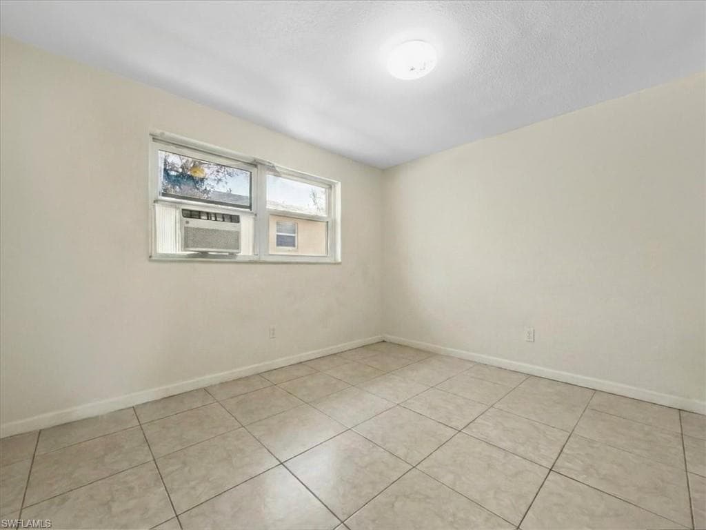 2495 Bayside ST, NAPLES FL 34112-19