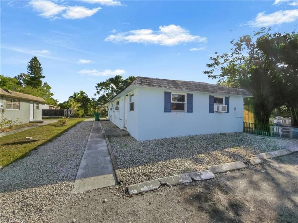 2495 Bayside ST, NAPLES FL 34112-29