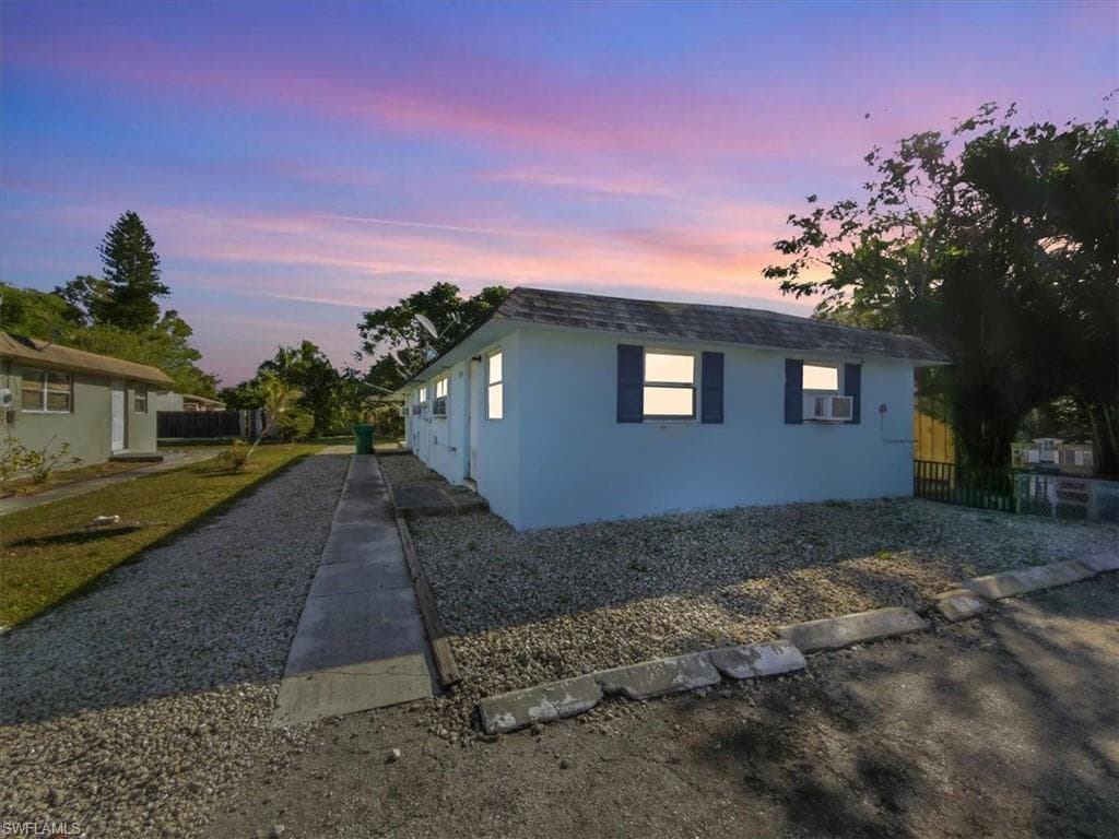 2495 Bayside ST, NAPLES FL 34112-33