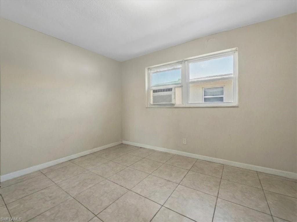 2495 Bayside ST, NAPLES FL 34112-18