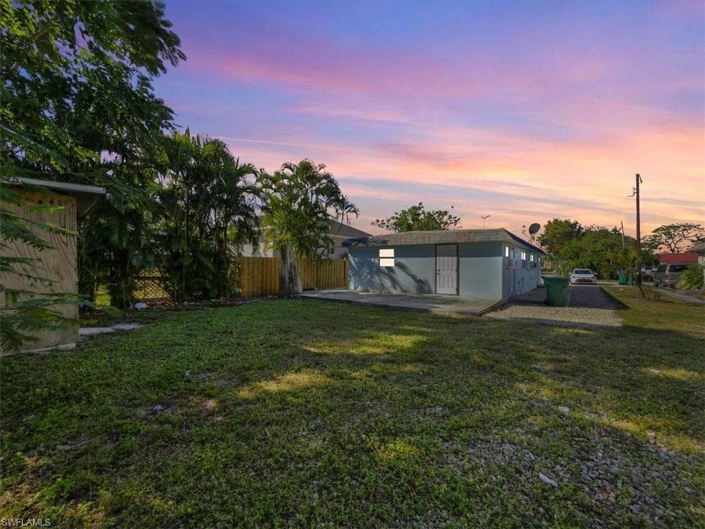 2495 Bayside ST, NAPLES FL 34112-34