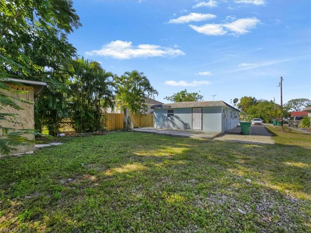2495 Bayside ST, NAPLES FL 34112-30