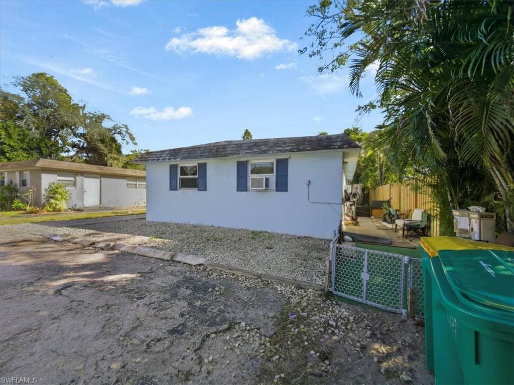 2495 Bayside ST, NAPLES FL 34112-24