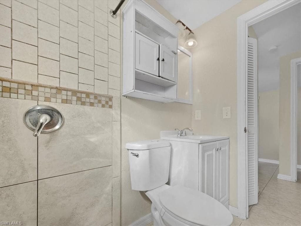 2495 Bayside ST, NAPLES FL 34112-20