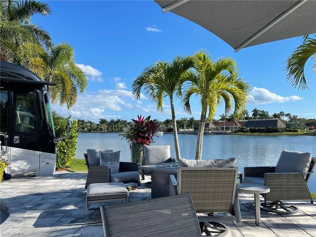 4735 Southern Breeze DR, NAPLES FL 34114-17