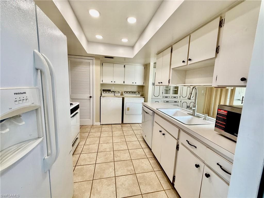 9 Palm BLVD, LEHIGH ACRES FL 33936-4