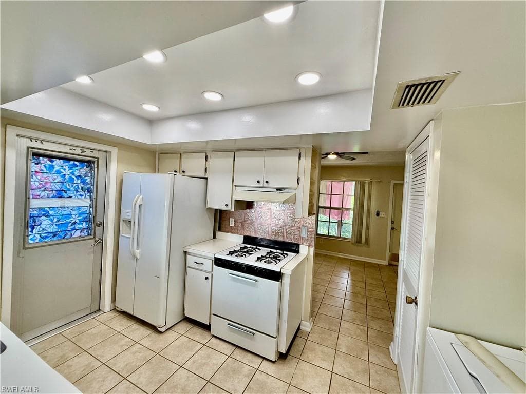 9 Palm BLVD, LEHIGH ACRES FL 33936-7