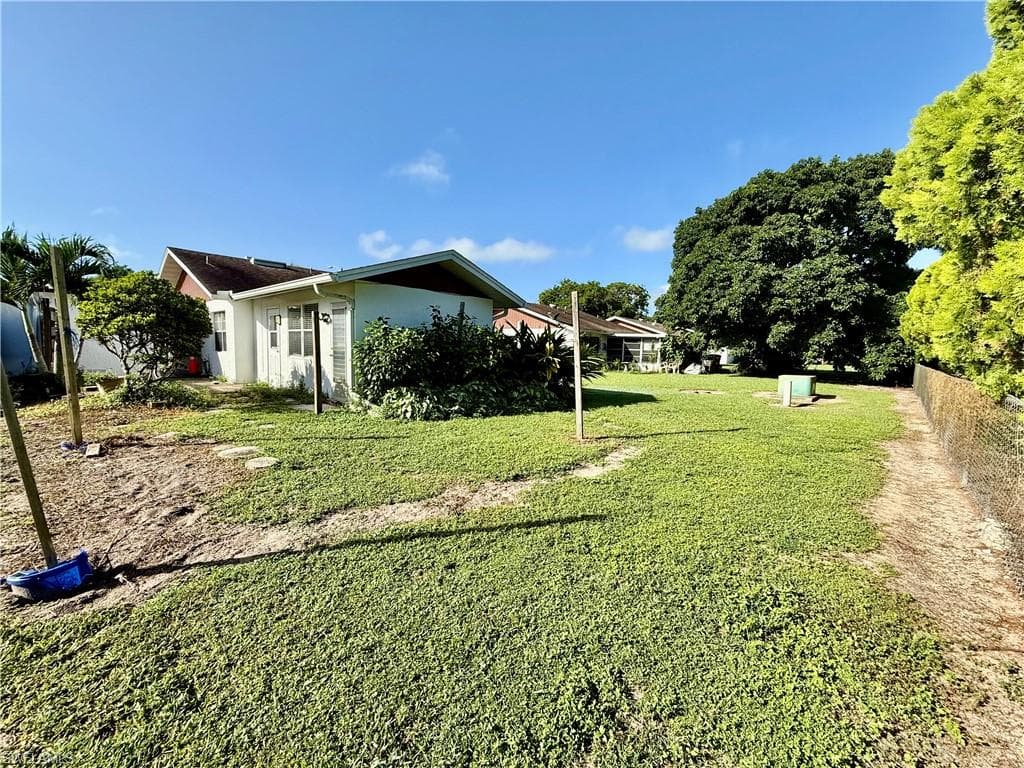 9 Palm BLVD, LEHIGH ACRES FL 33936-22