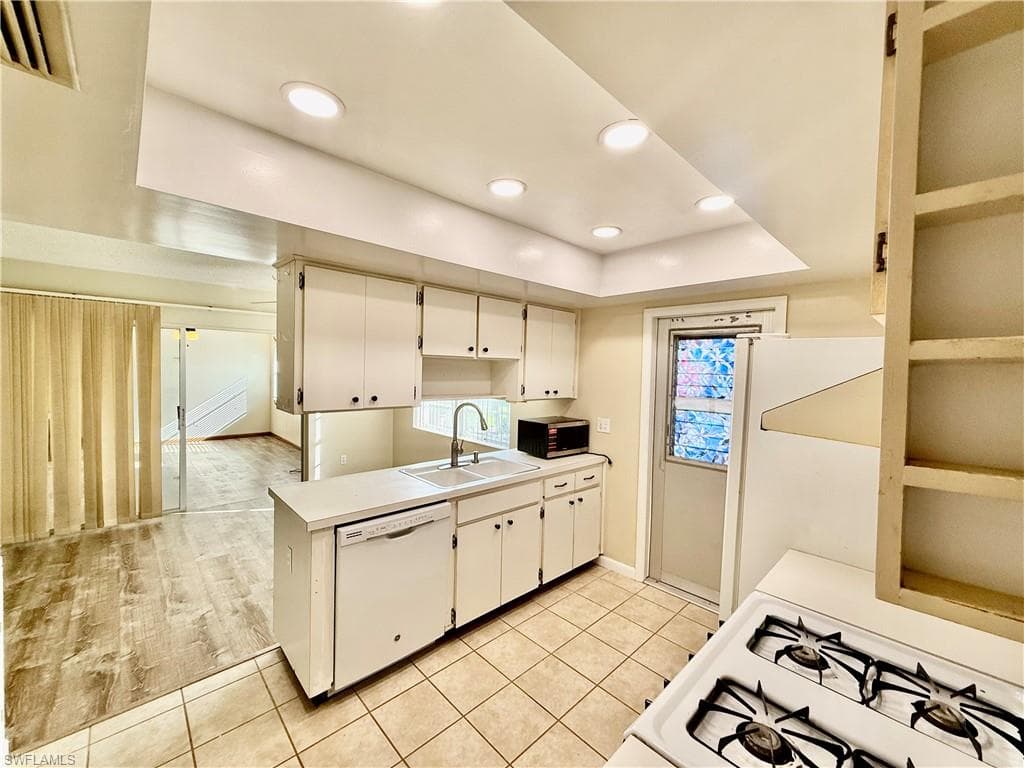 9 Palm BLVD, LEHIGH ACRES FL 33936-8