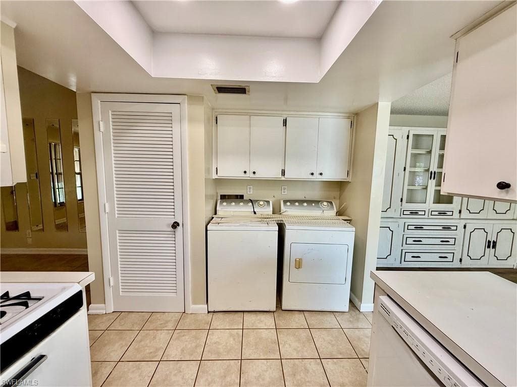 9 Palm BLVD, LEHIGH ACRES FL 33936-9