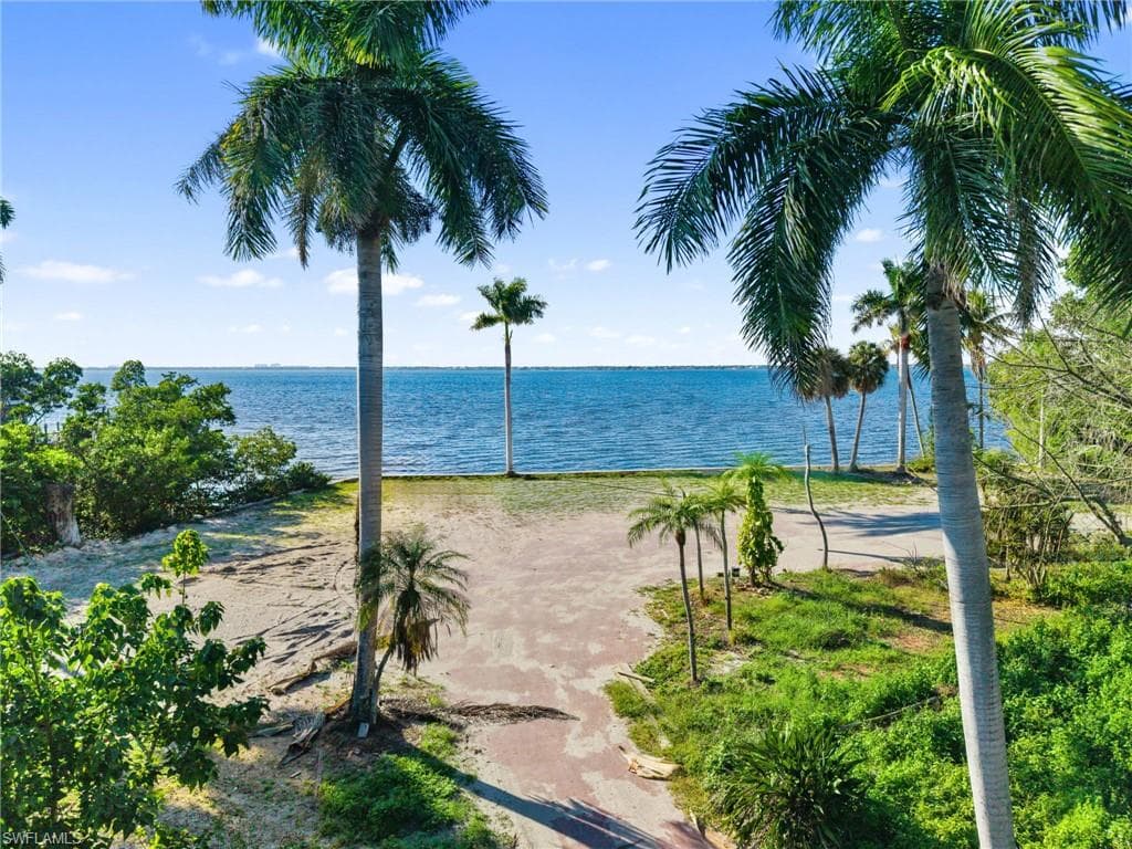 8661 Cajuput CV, FORT MYERS FL 33919-1