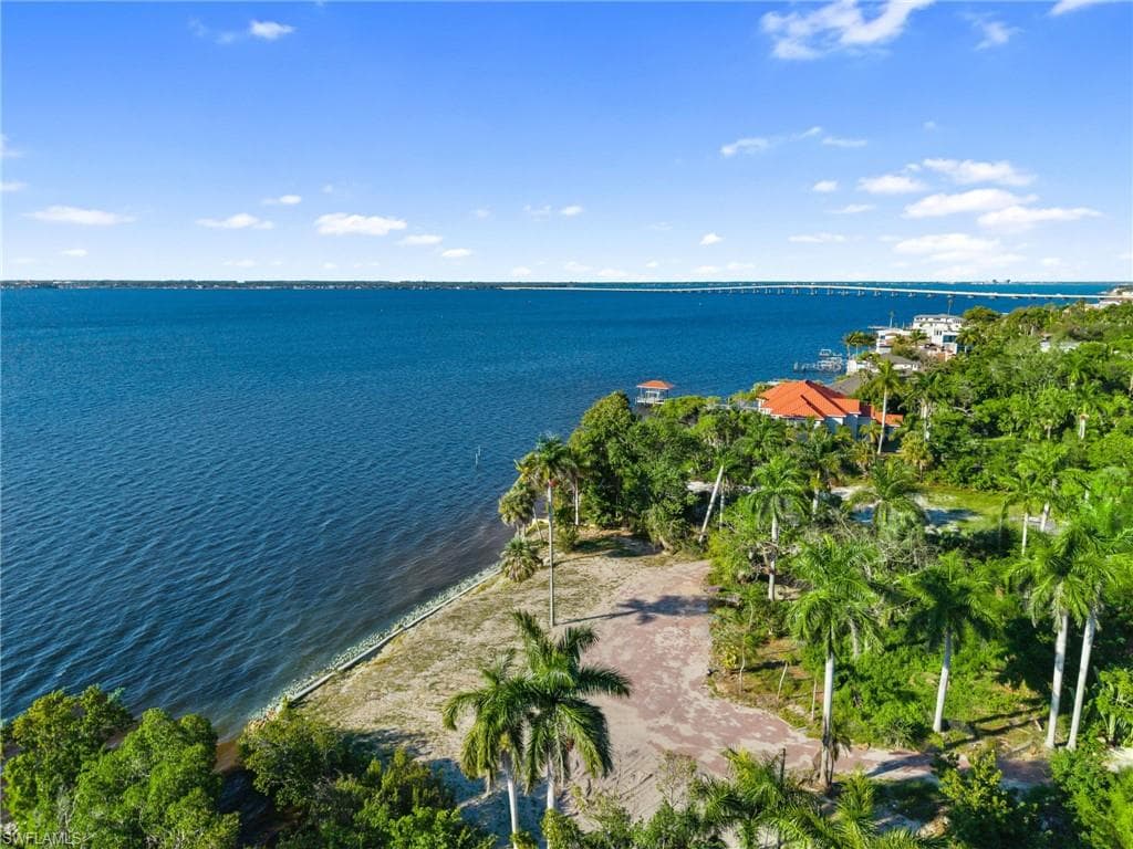 8661 Cajuput CV, FORT MYERS FL 33919-2