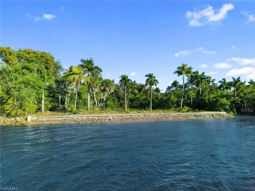 8661 Cajuput CV, FORT MYERS FL 33919-19