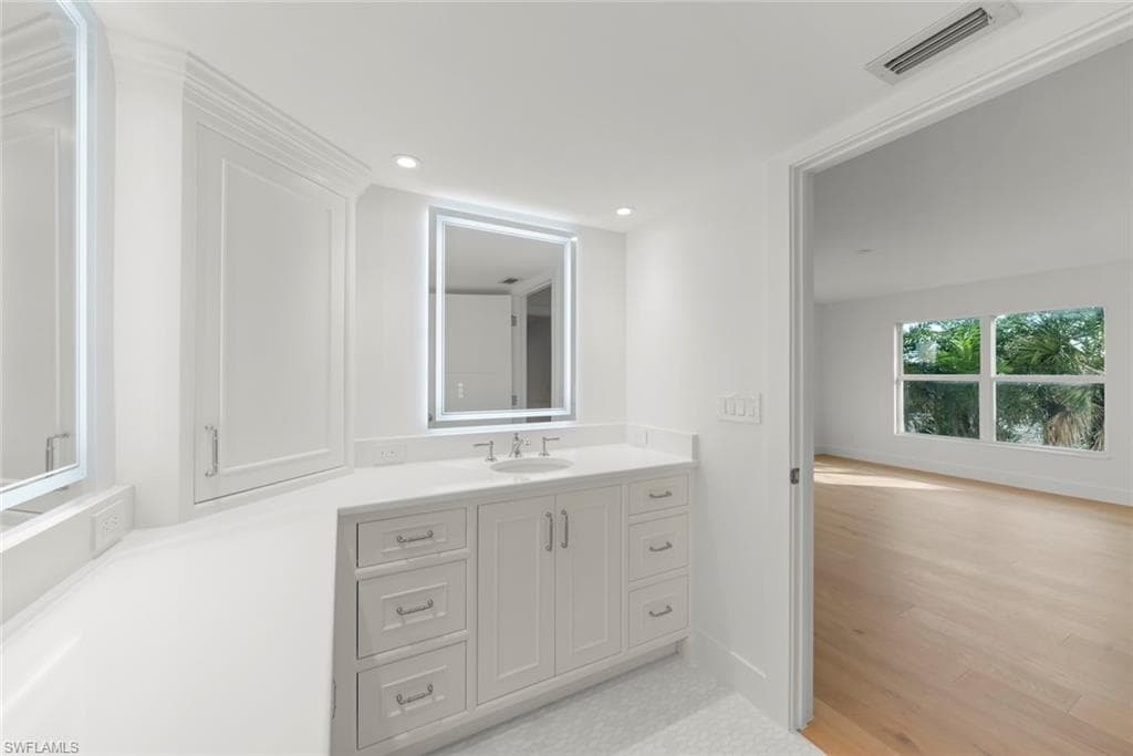 3127 W Gulf DR # 101, SANIBEL FL 33957-31