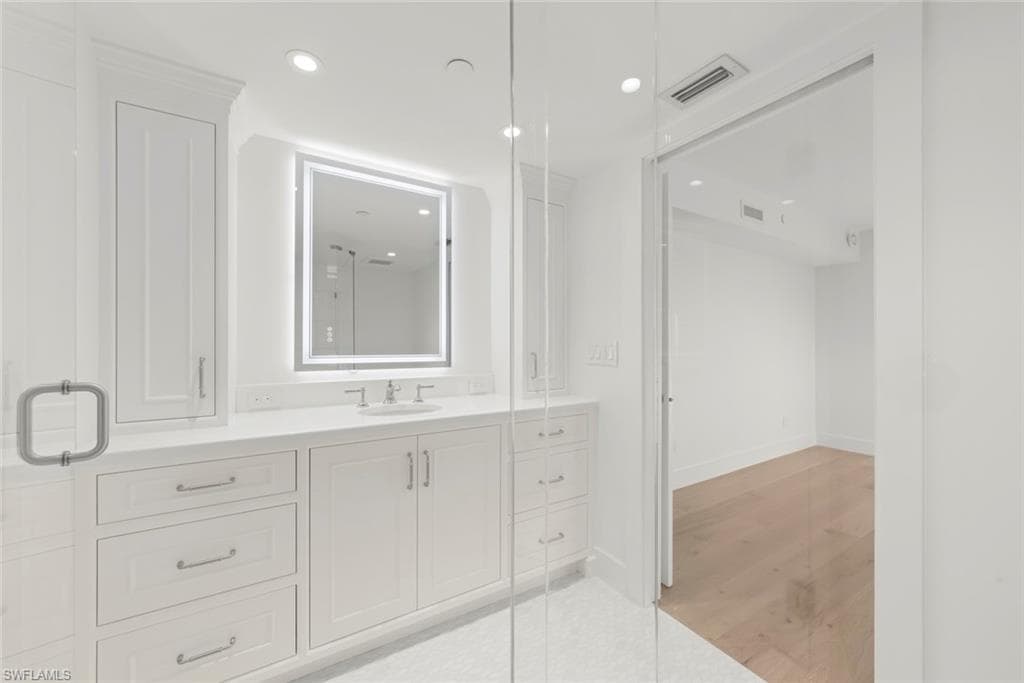 3127 W Gulf DR # 101, SANIBEL FL 33957-39
