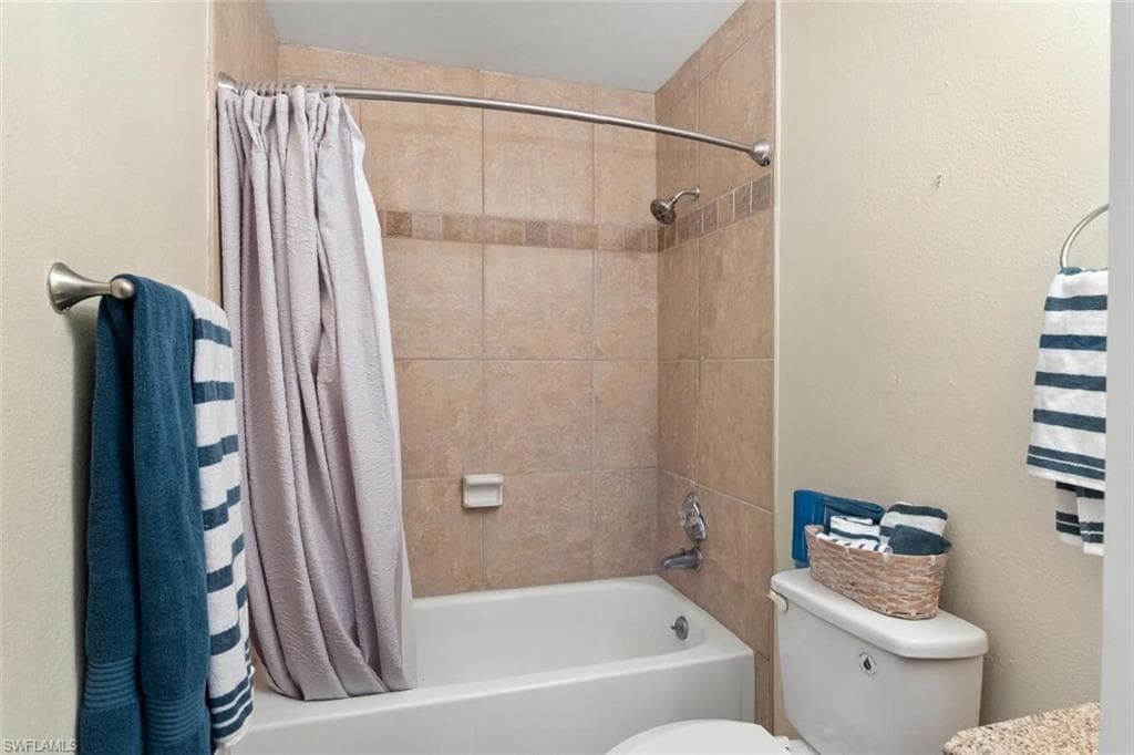 15437 Crystal Lake DR, NORTH FORT MYERS FL 33917-26