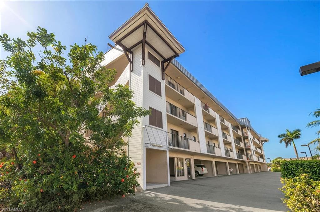 801 River Point DR # 203A, NAPLES FL 34102-2