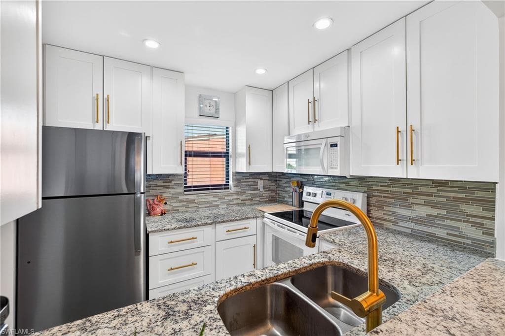 801 River Point DR # 203A, NAPLES FL 34102-8