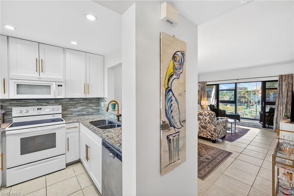 801 River Point DR # 203A, NAPLES FL 34102-9