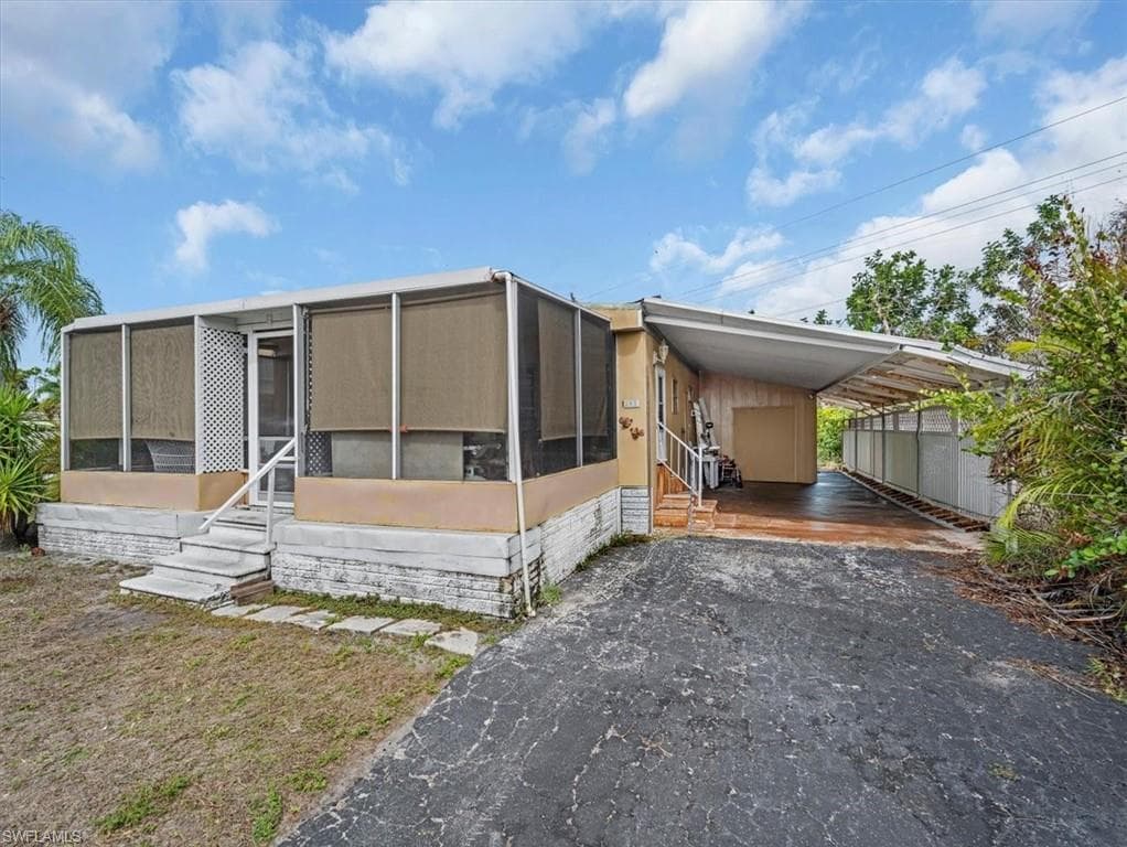 265 Fireball LN, NORTH FORT MYERS FL 33917-1