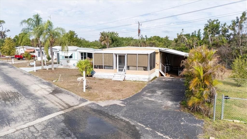 265 Fireball LN, NORTH FORT MYERS FL 33917-9